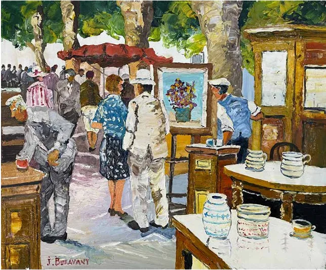Marché aux puces sous les platanes : chineurs examinant un tableau, tables couvertes de poteries anciennes.